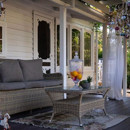 Wisteria Hysteria Villa Hepburn Springs Exterior photo